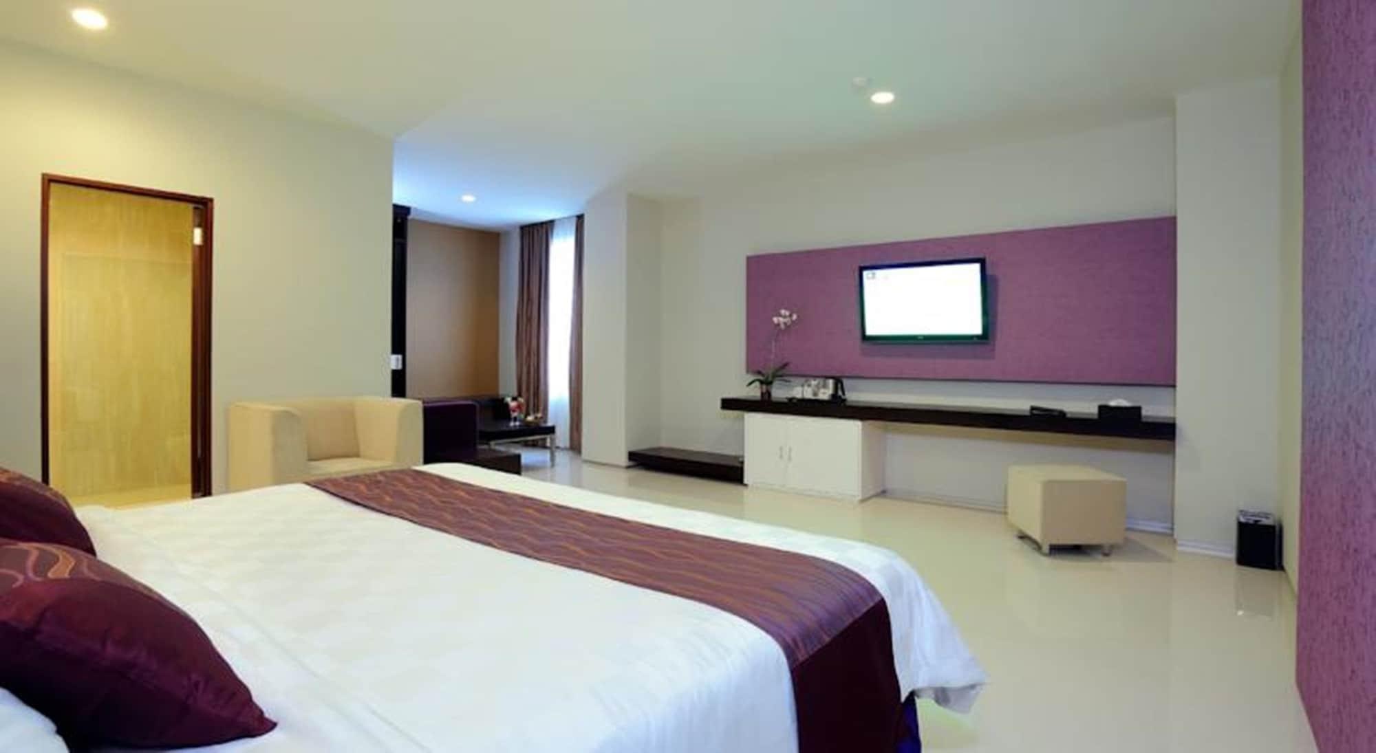 Lombok Plaza Hotel And Convention Mataram Buitenkant foto