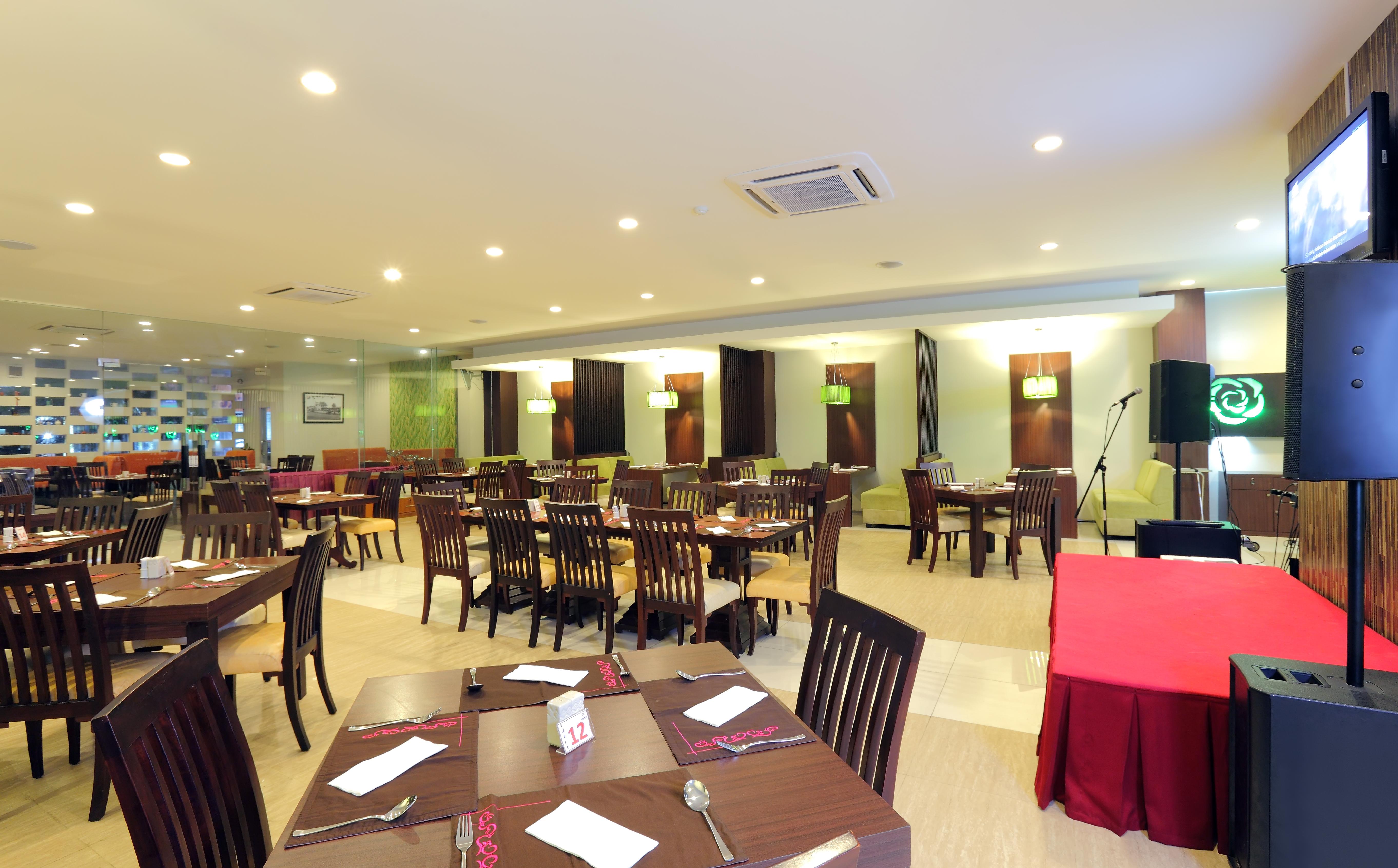 Lombok Plaza Hotel And Convention Mataram Buitenkant foto