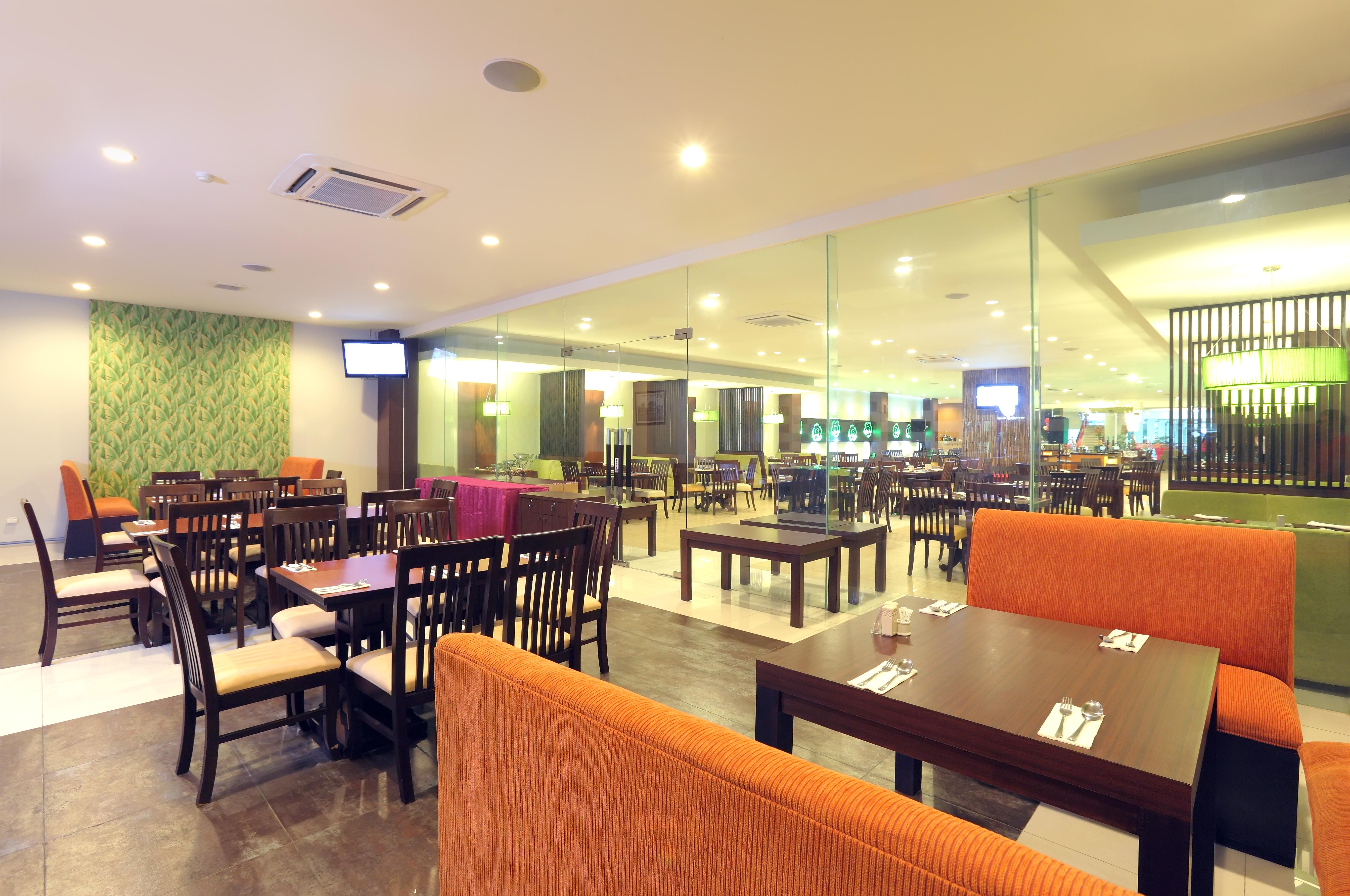 Lombok Plaza Hotel And Convention Mataram Buitenkant foto