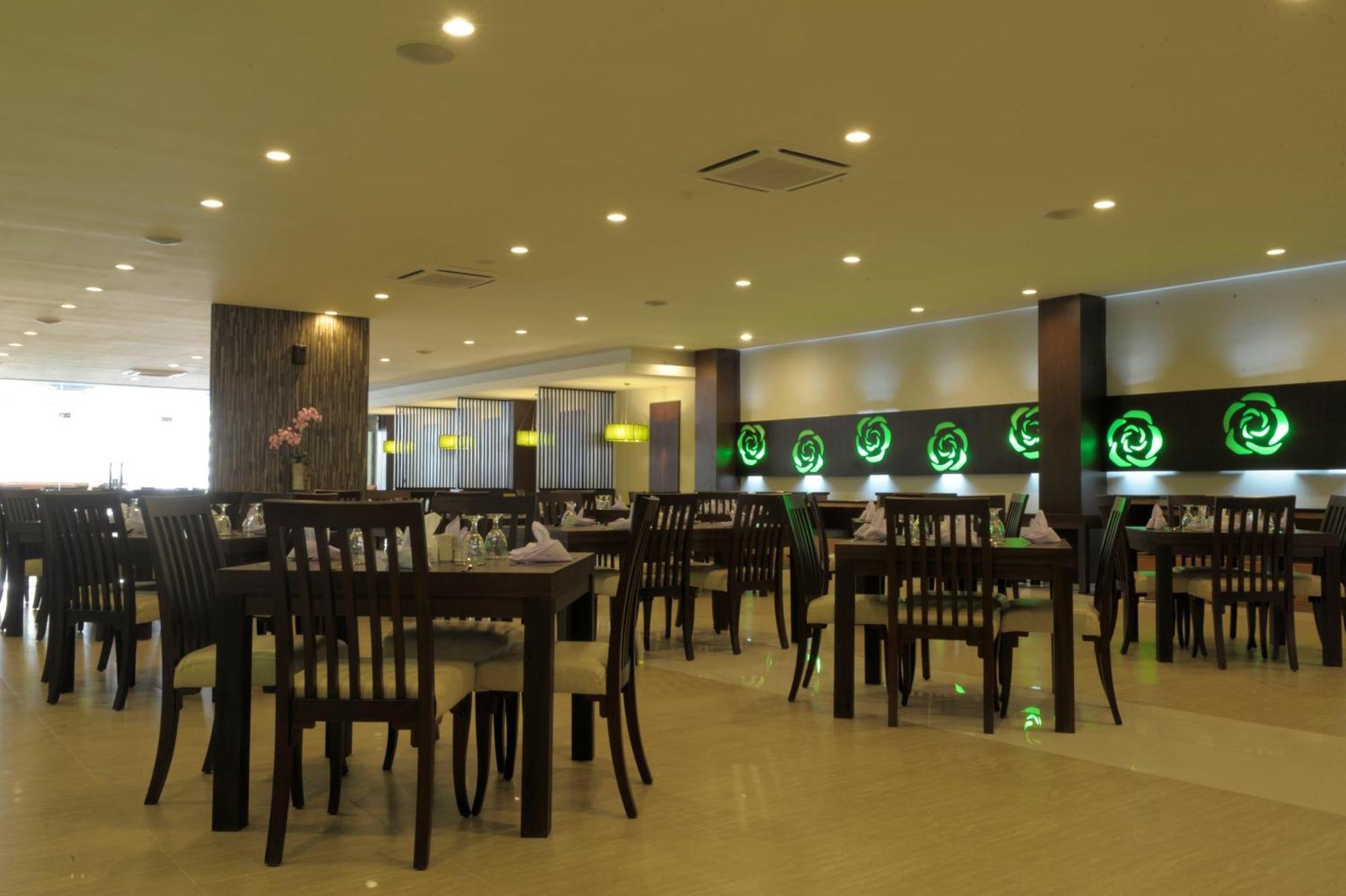 Lombok Plaza Hotel And Convention Mataram Buitenkant foto