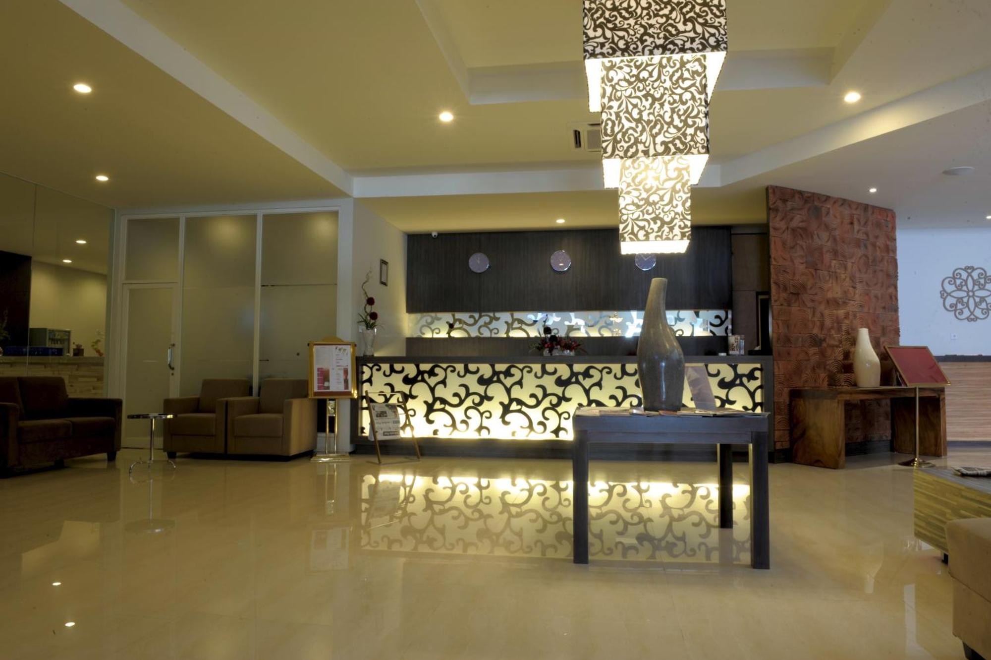 Lombok Plaza Hotel And Convention Mataram Buitenkant foto