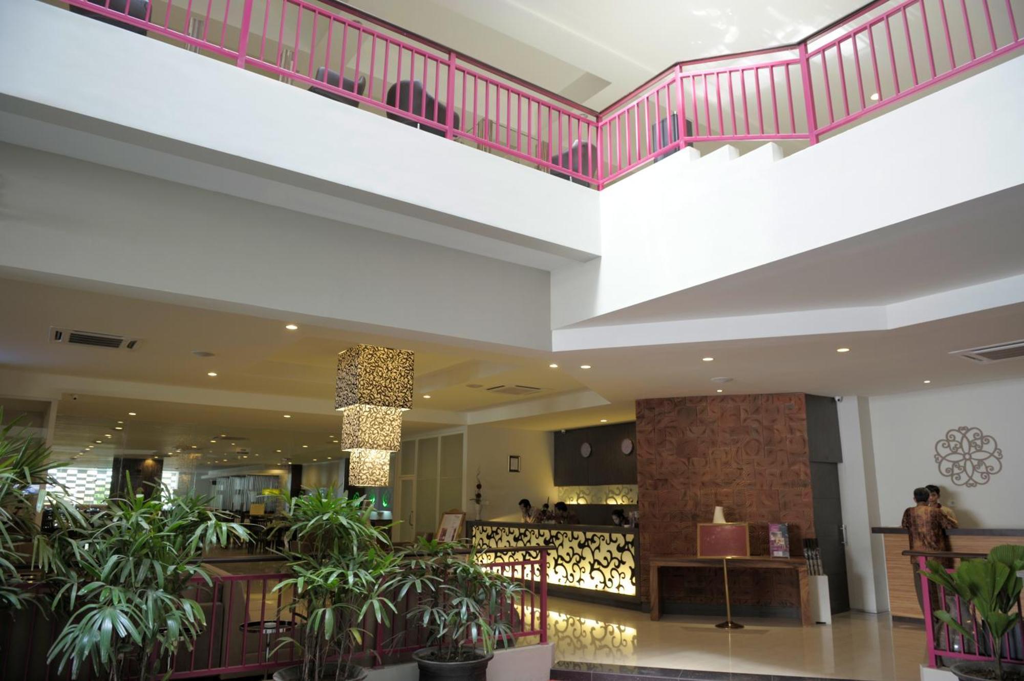 Lombok Plaza Hotel And Convention Mataram Buitenkant foto