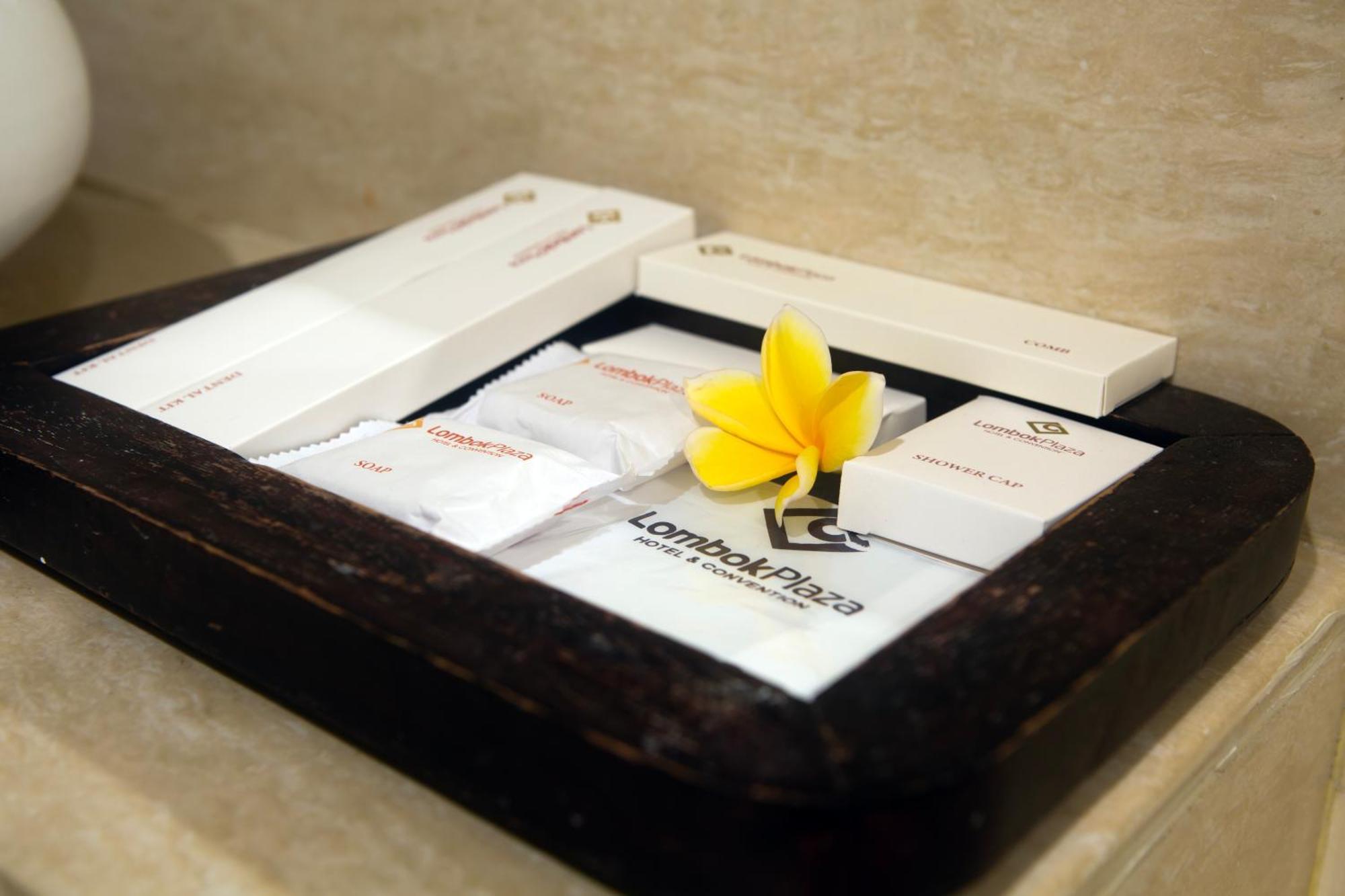 Lombok Plaza Hotel And Convention Mataram Buitenkant foto