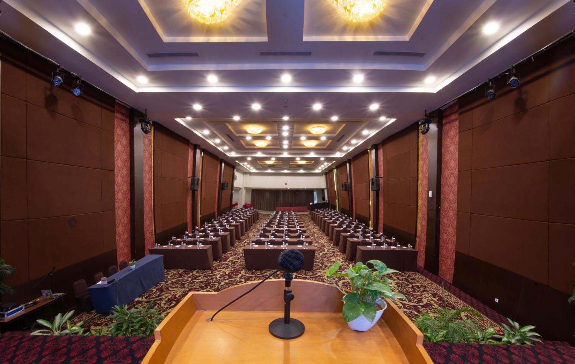 Lombok Plaza Hotel And Convention Mataram Buitenkant foto