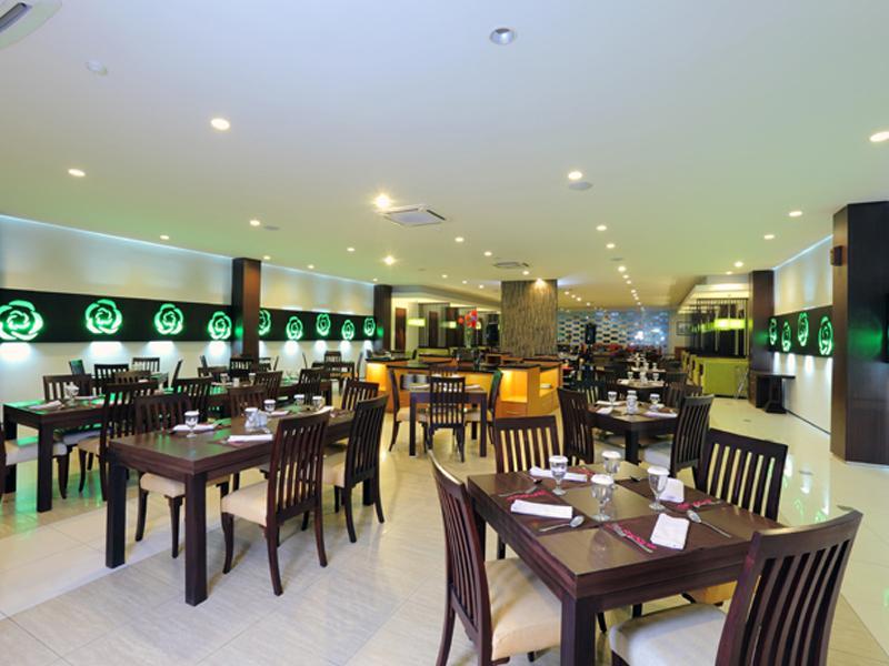 Lombok Plaza Hotel And Convention Mataram Buitenkant foto