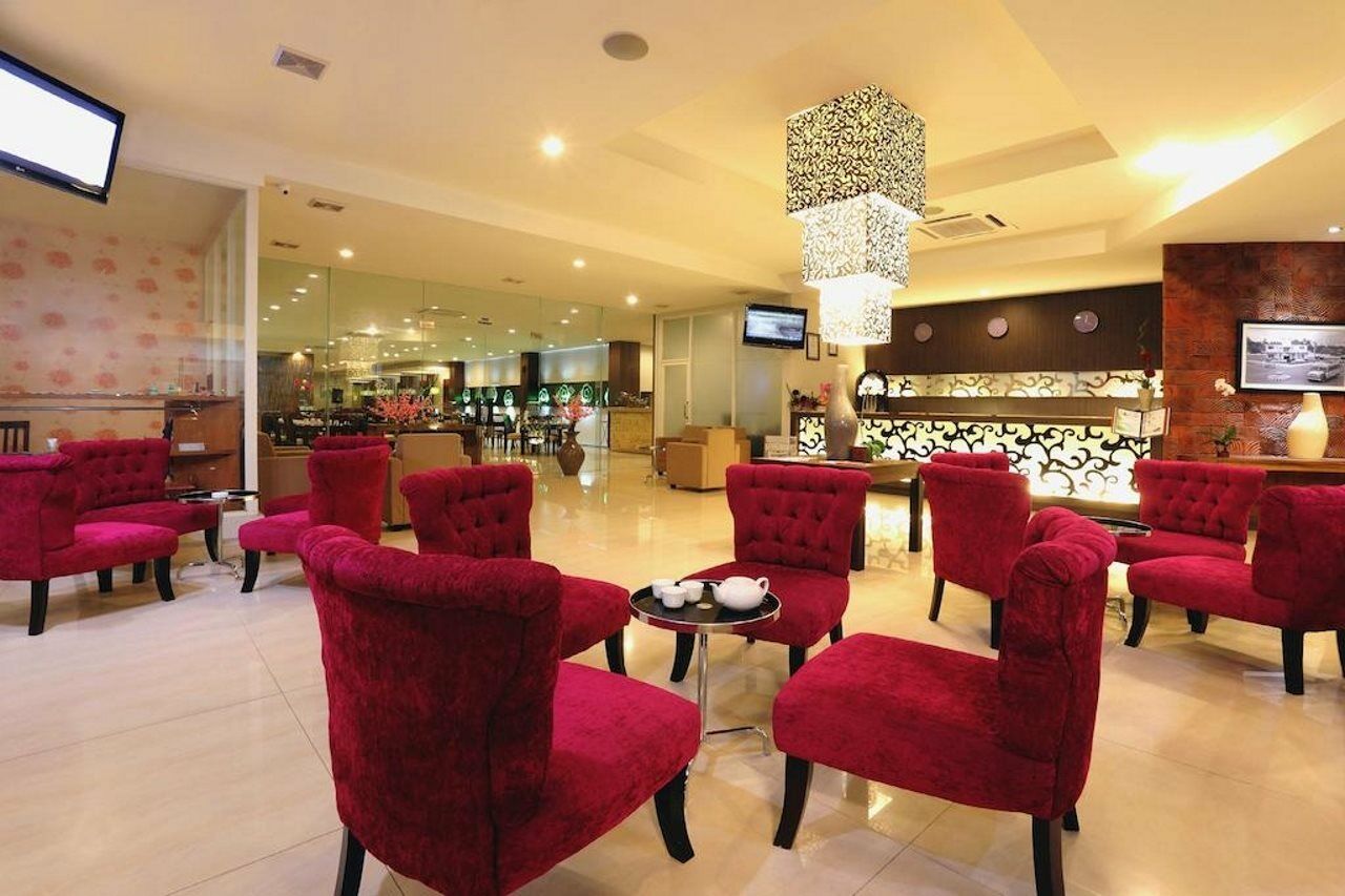 Lombok Plaza Hotel And Convention Mataram Buitenkant foto